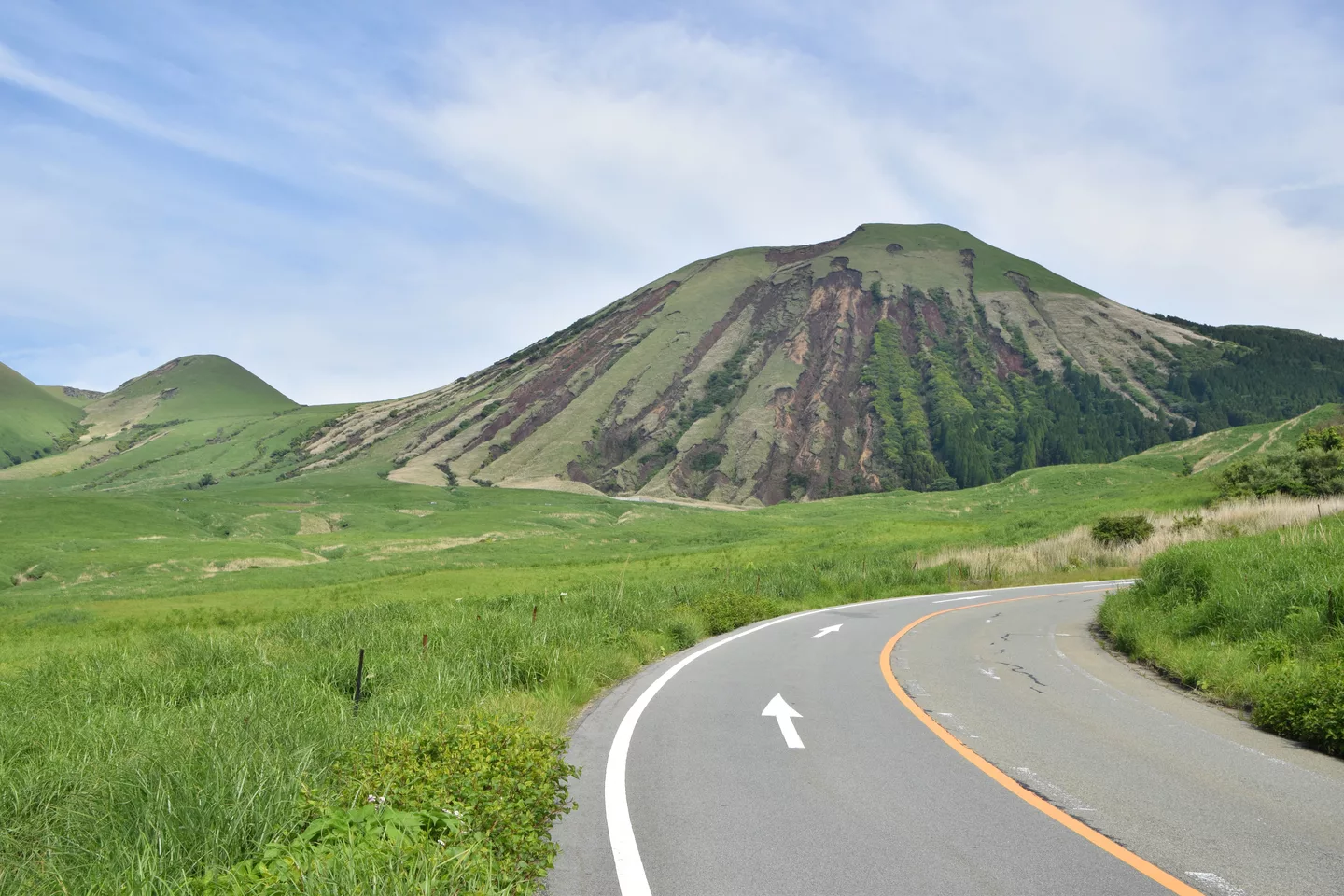 Aso Skyline driving (52133222431).jpg