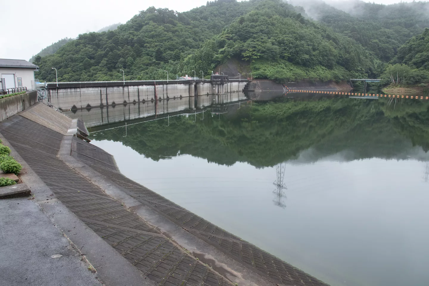 Sakashita Dam 01.jpg