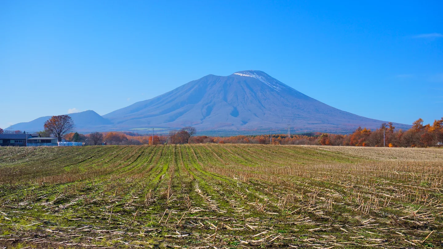 Mount Iwate seen from Takizawa City in autumn 2022.jpg