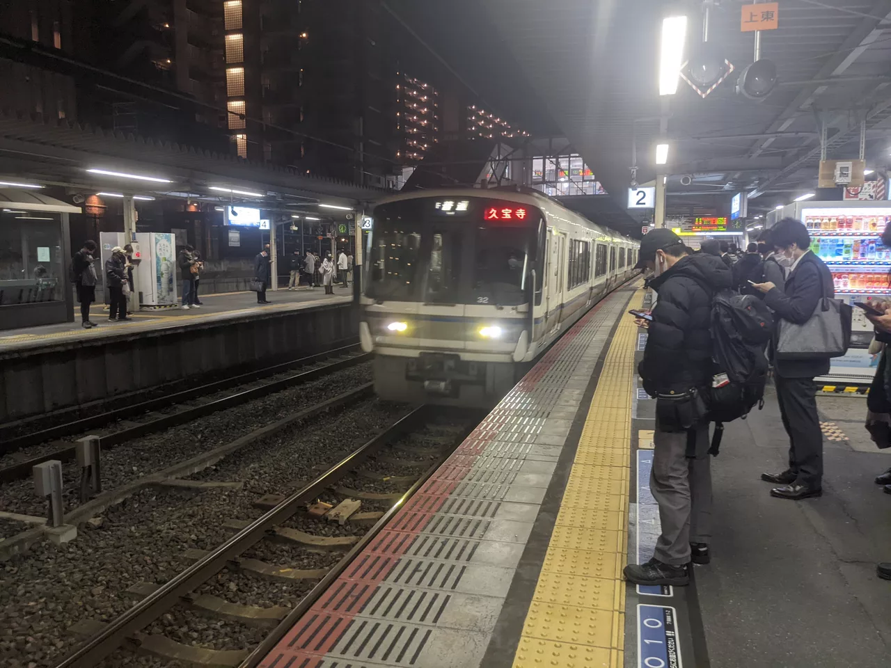 JR West 221 at Hanaten(Osaka Higashi Line) 2022-03.jpg