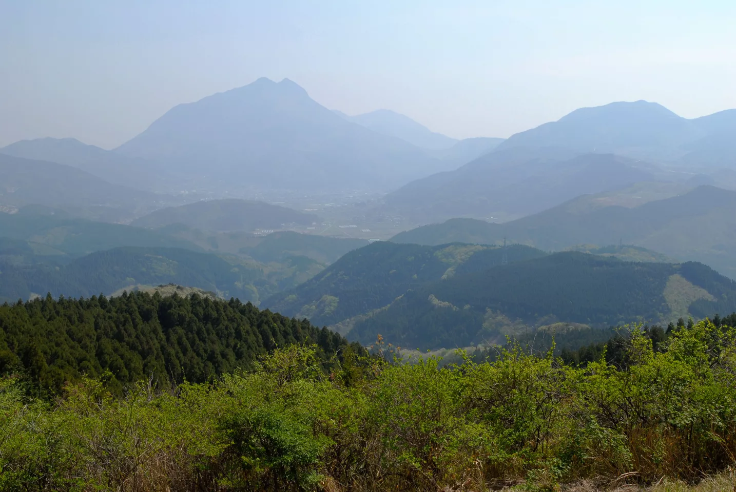 蛇越展望所からの由布岳 - panoramio.jpg
