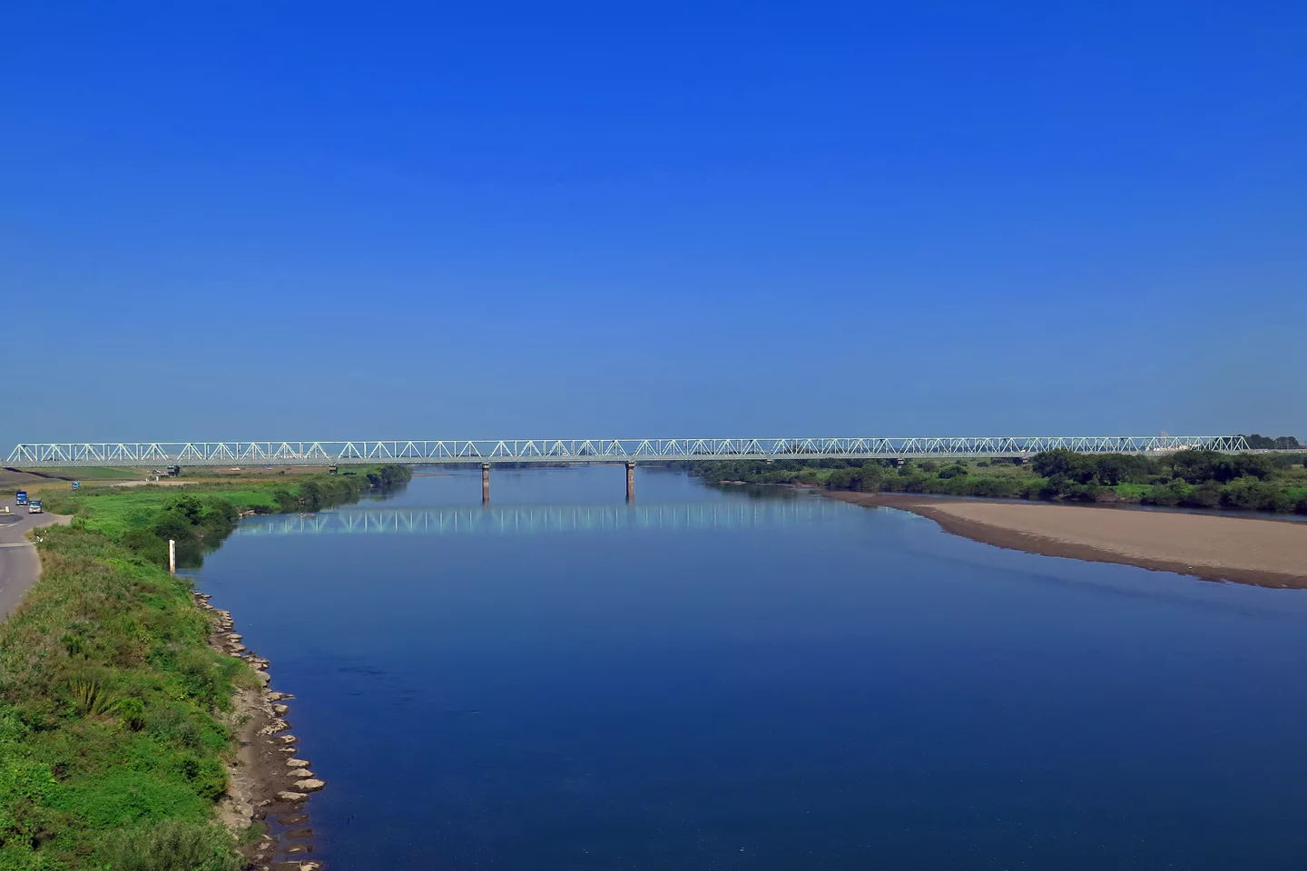 Kuki Saitama Tōhoku Main Line Tonegawakyōryō Bridge 201409.jpg
