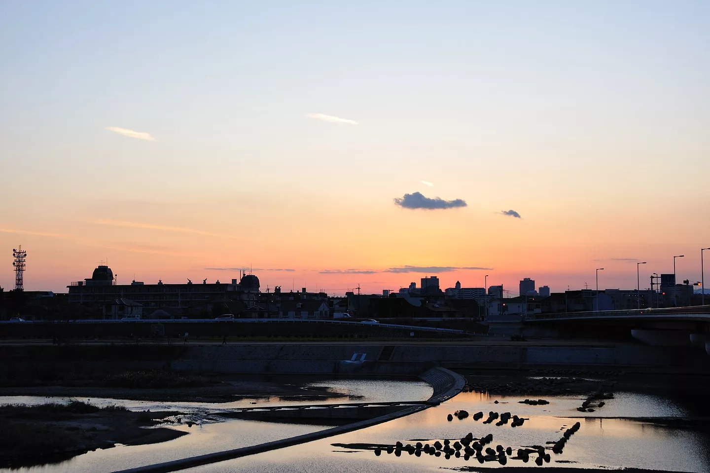 Sunset skyline in Japan - Takeshi DSC 3132 (4285279914).jpg