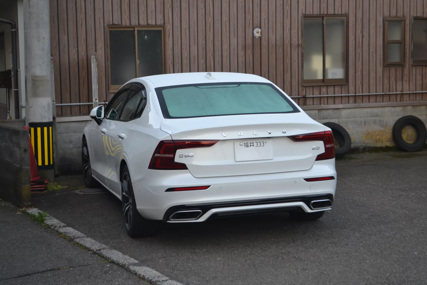 Volvo 5AA-ZB420TM S60 B5 R-Design (23070705193).jpg
