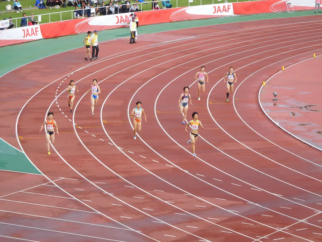 Ikiiki Ibaraki Yume Kokutai Athletics, Women's 400 m final, racing.jpg