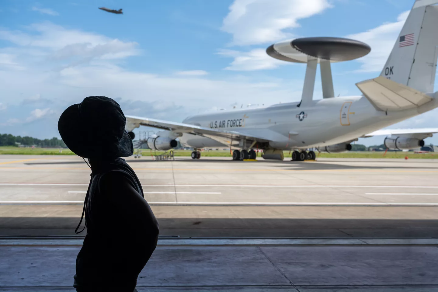 Training Together- U S Airmen Share Cargo Inspection Practices with JASDF (9226451).jpg