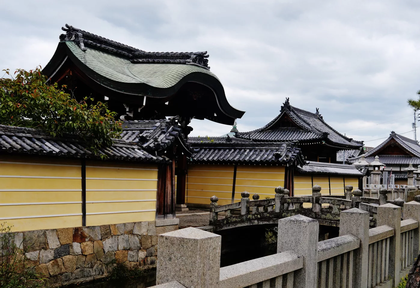 Zentsuji Zentsu-ji Tanjo-in Chokushi-mon 1.jpg