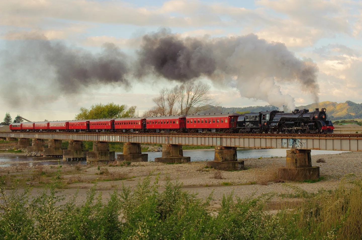 JA1271 crossing the Otaki River.jpg