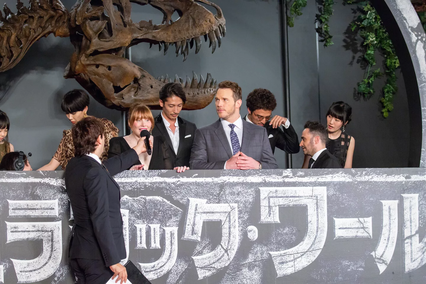 Jurassic World Fallen Kingdom Japan Premiere Red Carpet J. A. Bayona, Colin Trevorrow, Chris Pratt, Bryce Dallas Howard, Tamaki Hiroshi, Kimura Yoshino, Mitsushima Shinnosuke, Ishikawa Yui &amp; Sumida Moeno (42201433705).jpg