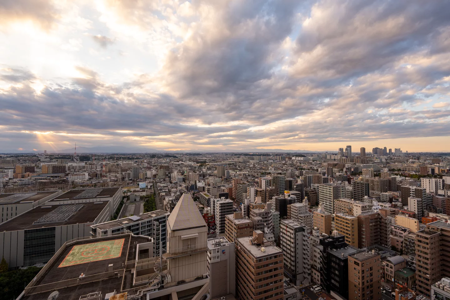 Kanagawa sky-scrapper landscape (52526477248).jpg
