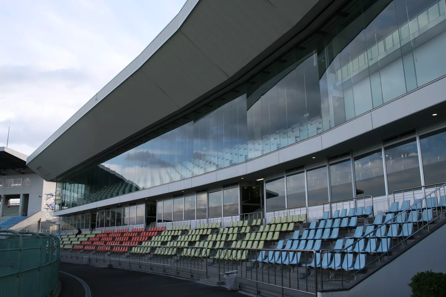 Kyoto Mukomachi Velodrome Grandstand.jpg