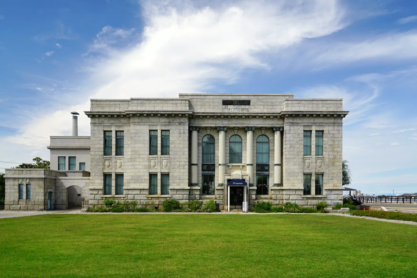 160716 Former Daishi Bank Sumiyoshi-cho Branch Niigata Japan02bs5.jpg