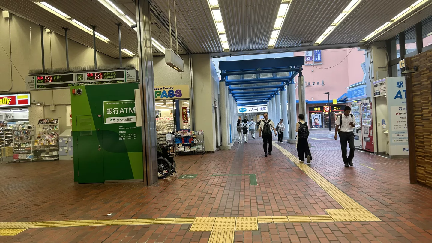 妙法寺駅コンコース.jpg