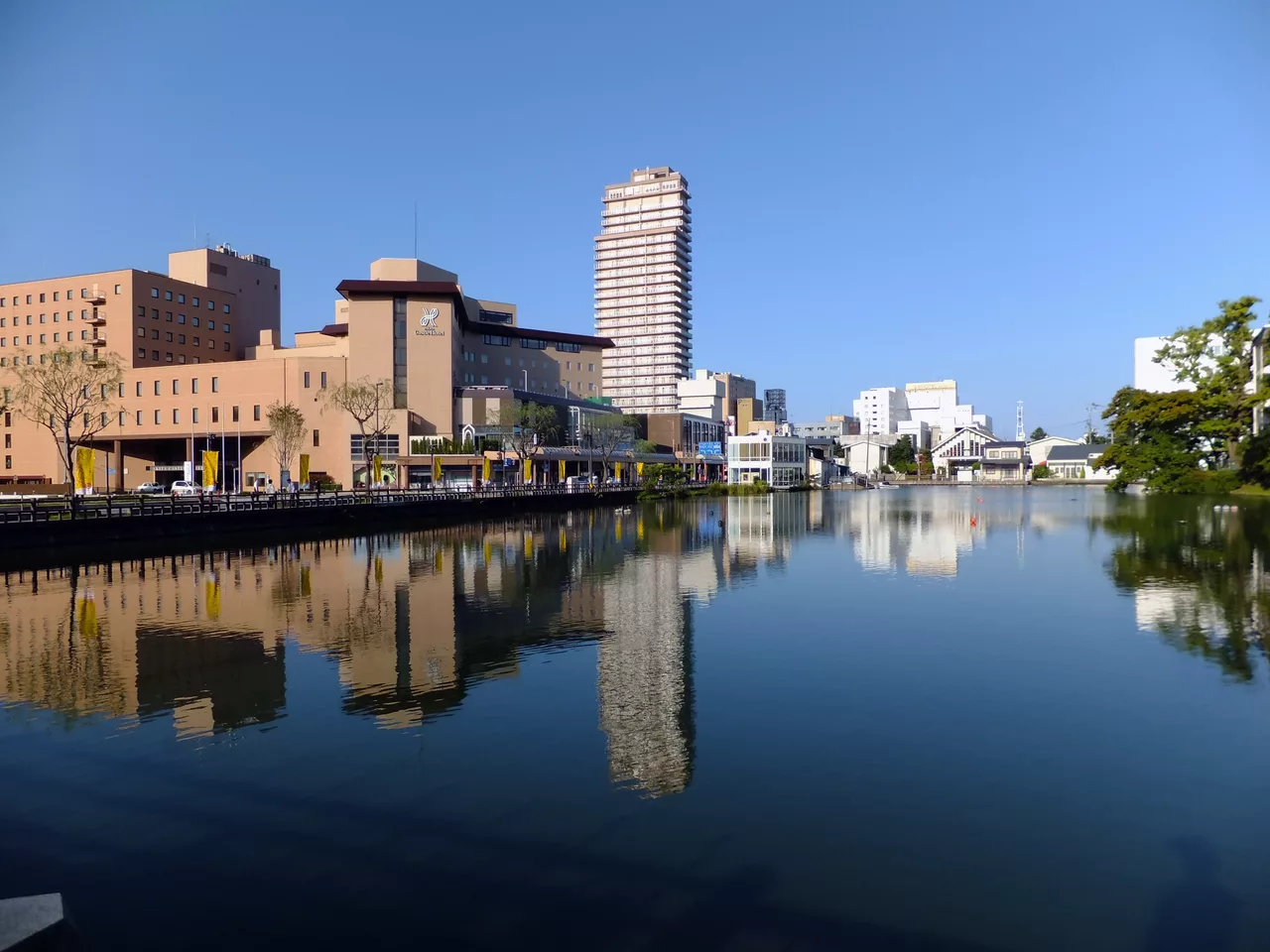 Anamon no Hori, Akita, in autumn 2013.jpg