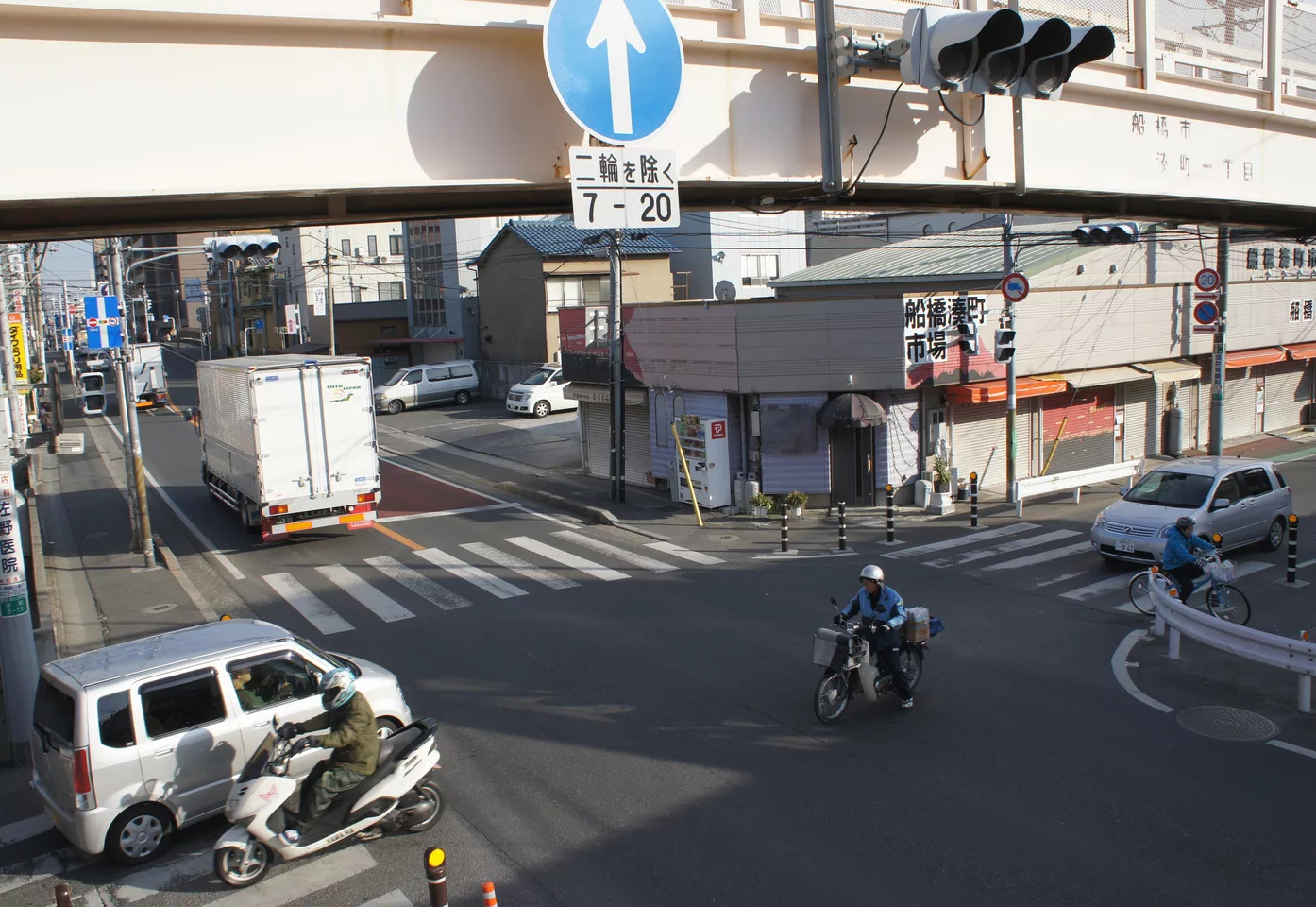 Rolling blackout crossing at Funabashi Chiba after 2011 Tohoku earthquake.jpg