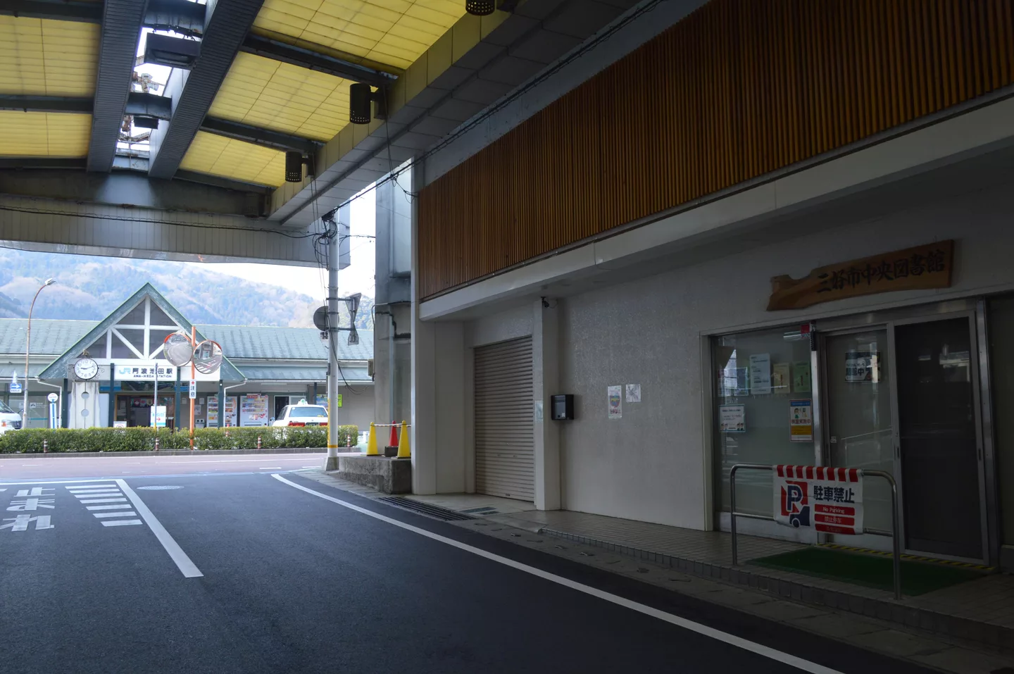 Tokushima Miyoshi City Central Library ac (6).jpg