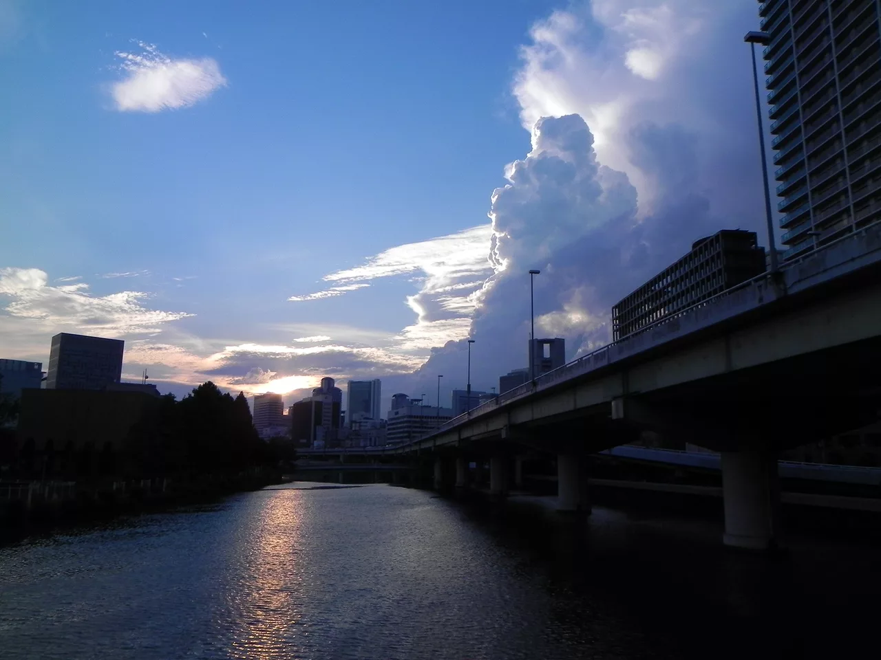 Osaka Skyline - panoramio.jpg