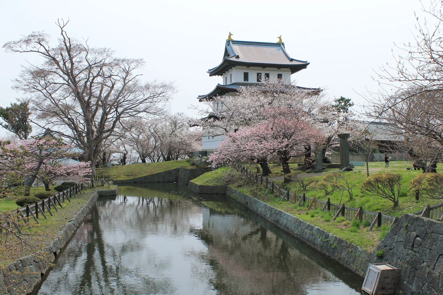 松前城のお堀（ Matsumae Castle） - panoramio.jpg
