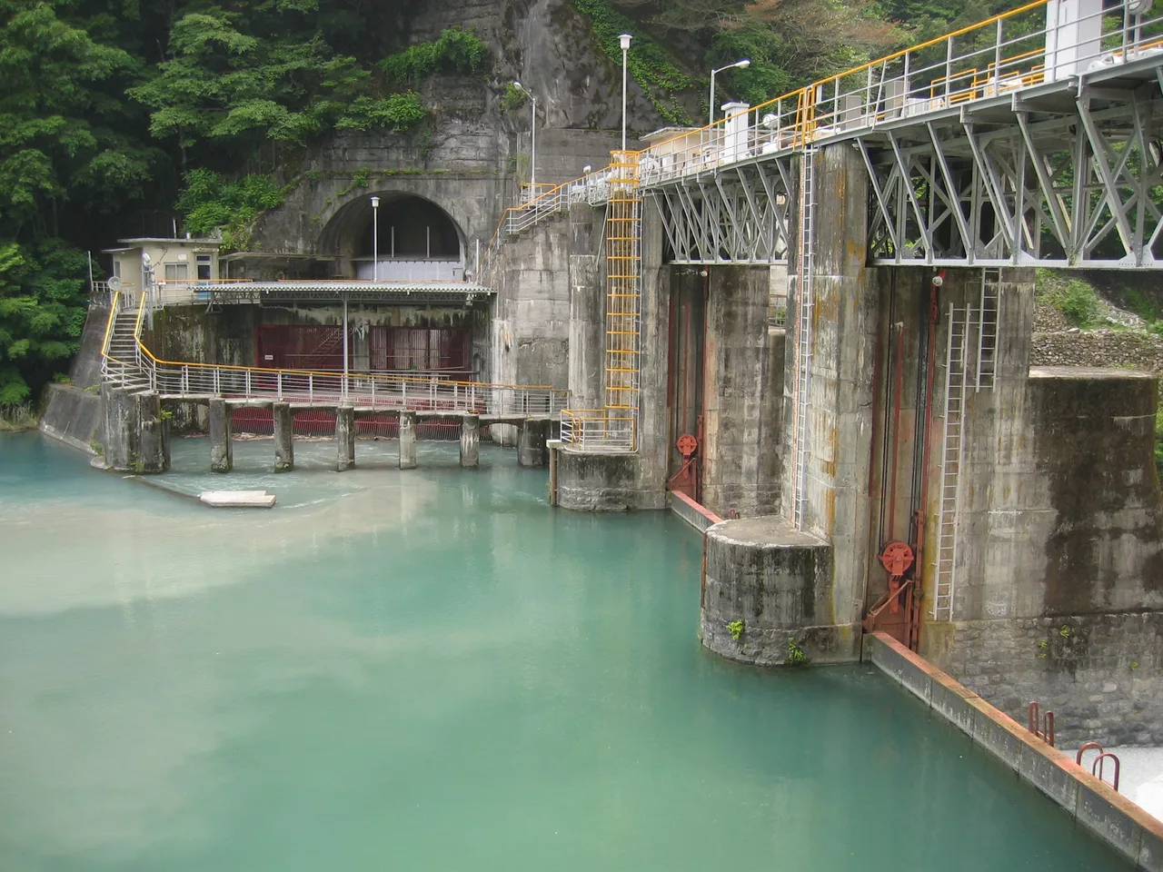 Ikuta dam intake.jpg