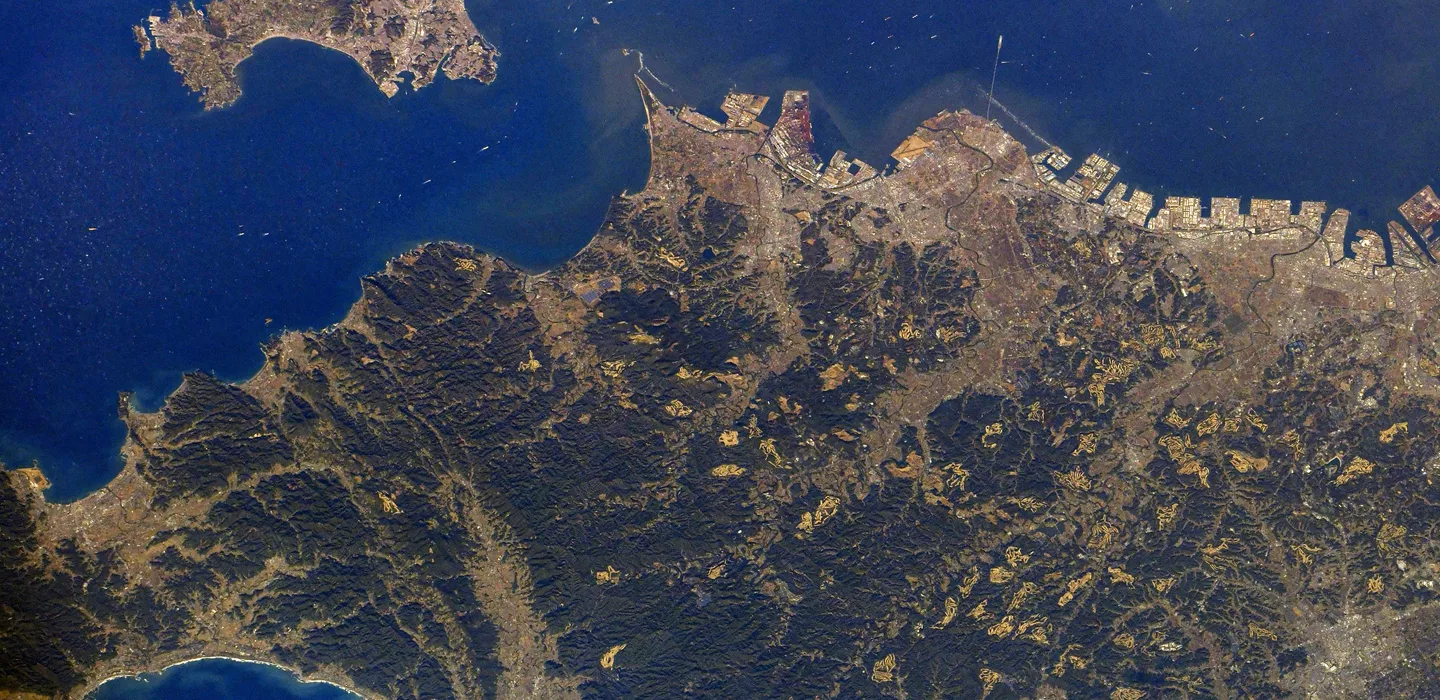 ISS064-E-40707 - View of Japan - Tokyo Bay - Boso Peninsula - Greater Tokyo Area - Ichihara - Sodegaura - Kimitsu, Chiba - Cape Futtsu - Tateyama - Chikuracho (cropped).jpg
