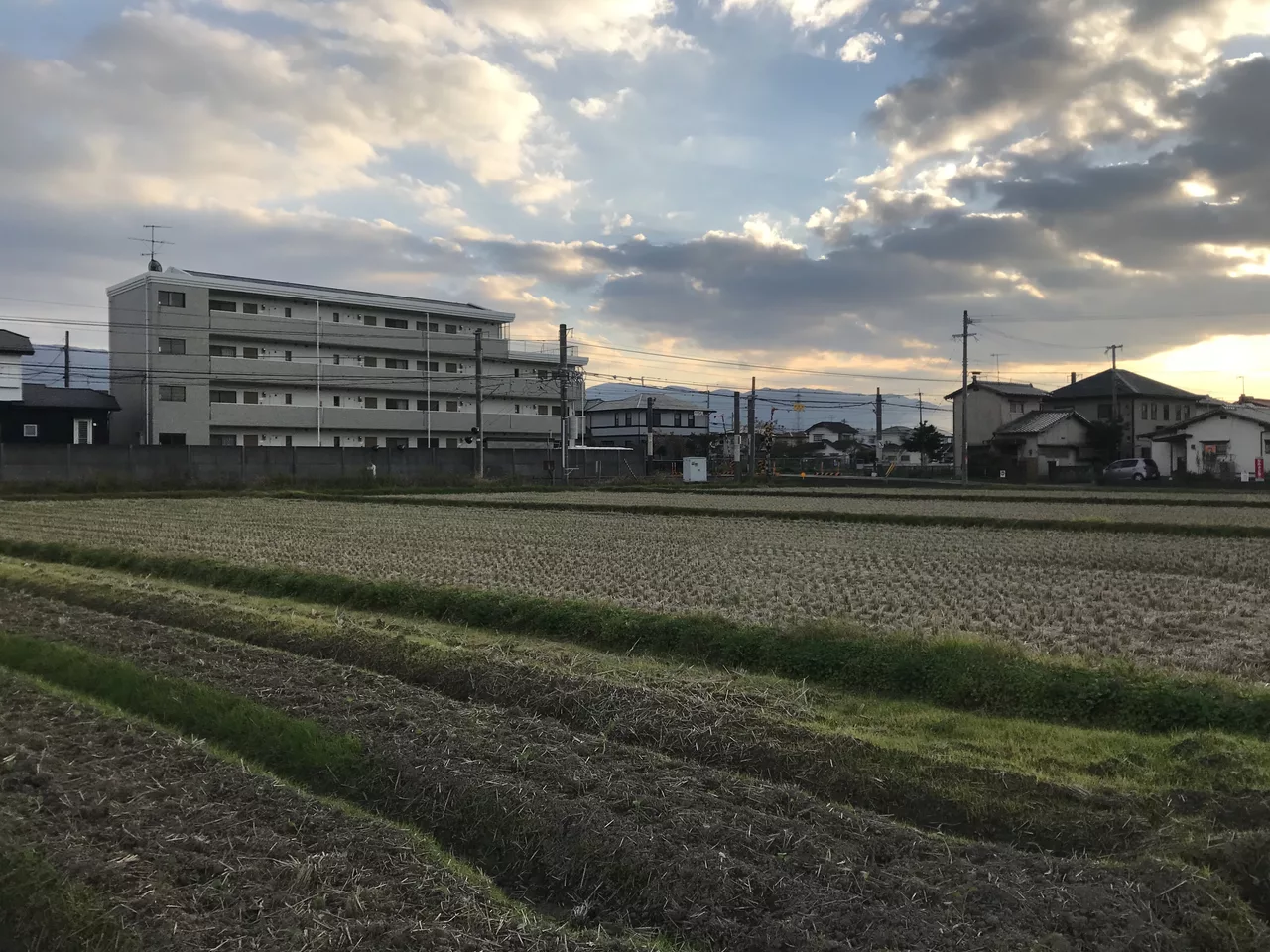 Fields in Uruu, Itoshima, Fukuoka.jpg